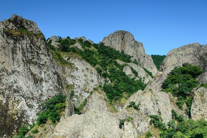 1 day hiking in Birtvisi Canyon from Tbilisi - Deda-tsikhe and the approach to the fortress