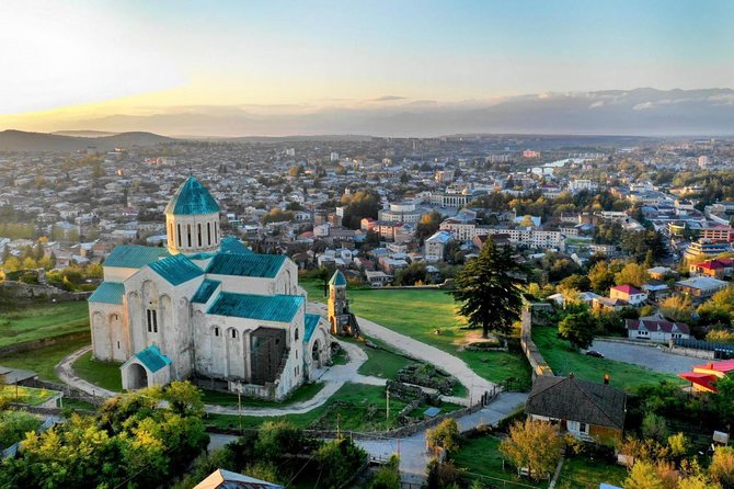 2-Day Kutaisi Tour: Caves, Canyons & Soviet Sanatoriums - Kutaisi Old Square and a First Taste of the West