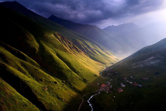 3-Day Hiking Group Tour in Kazbegi - Guesthouse comfort and Georgian food