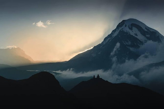 3-Day Hiking Group Tour in Kazbegi - Day 1: Ananuri history, then the Juta mountain route