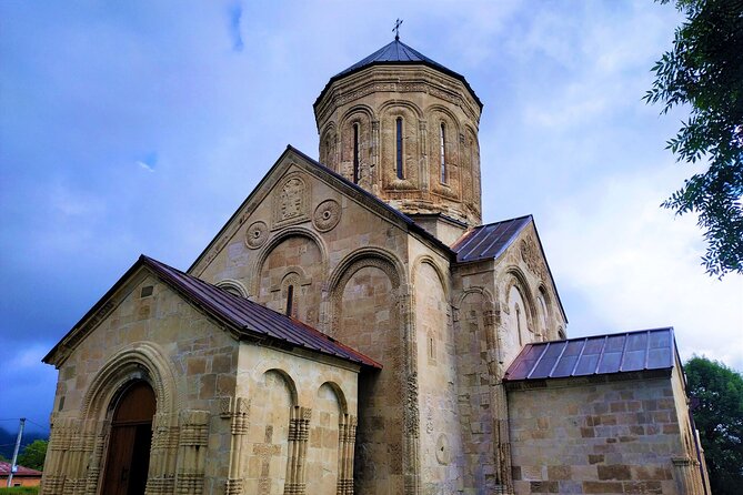 3 Days/2 Nights Racha Region Tour Package in Georgia - Oni synagogue and the character of Racha