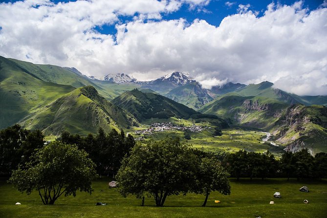 3 Days Georgia Tour package - What your guide and driver experience may be like