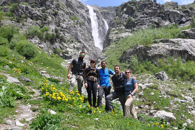 4-Day Svaneti Hiking Tour - Guesthouses, meals, and group size