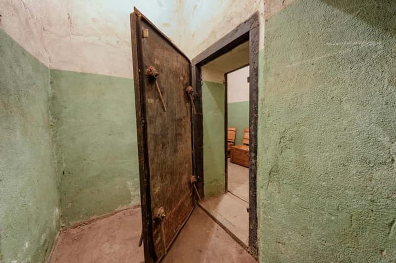 A Journey Through Abandoned Wonders - Tbilisi Urbex Tour - Key Points At a Glance