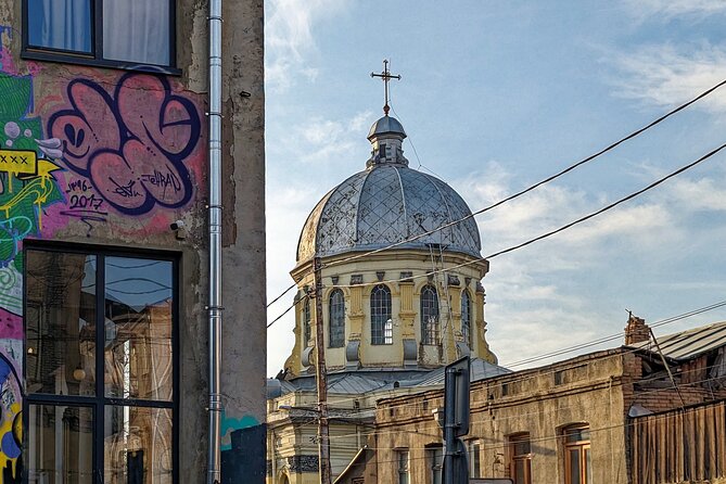 Alternative walking tour New Tiflis and backstreets - Dry Bridge Market and its Soviet-era curiosities