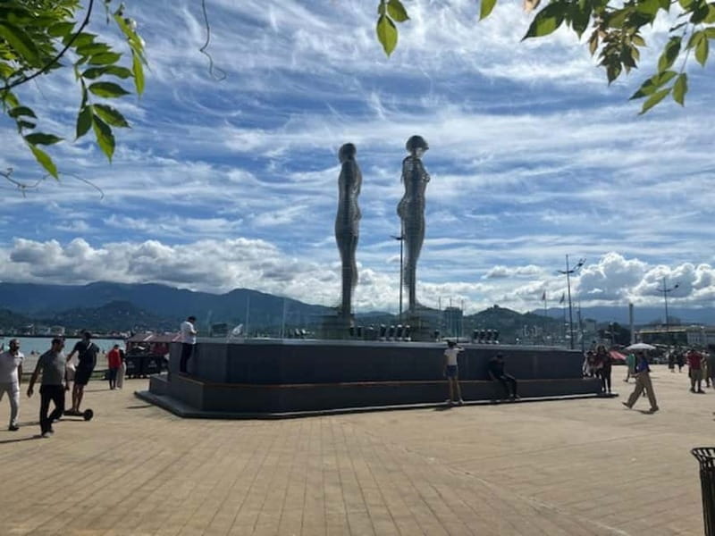 BATUMI: Private, Walking Tour + Tasting of Georgian Wines - Why a private walk is a smart way to meet Batumi