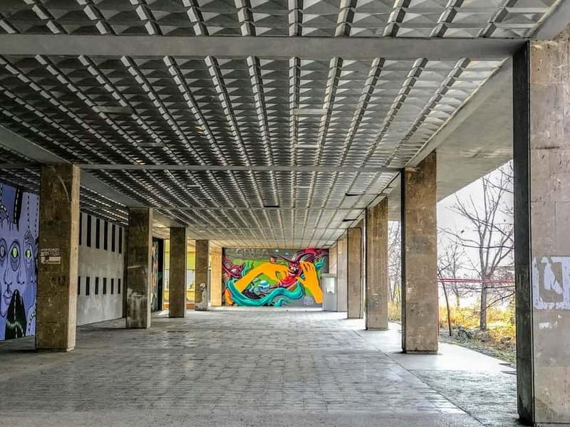 Brutalist Tbilisi: Urban exploration and untold stories - Nutsubidze Skybridge and the drama of residential design