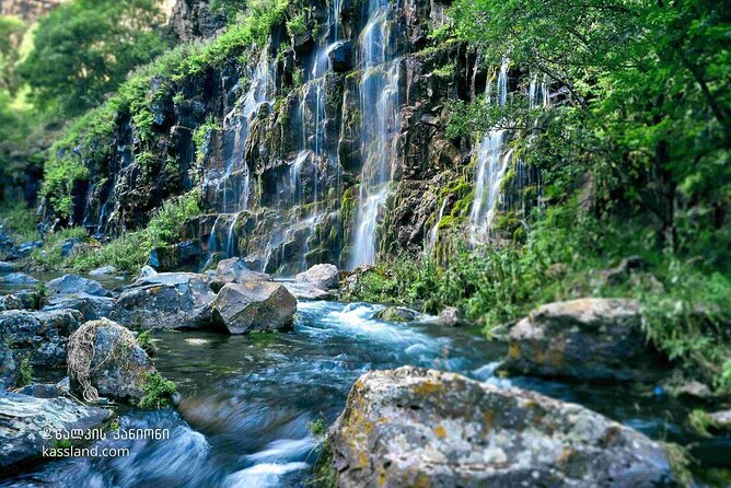 Dashbashi Canyon. The village of Asureti and Didgori monument. - Price, group size, and what you actually receive