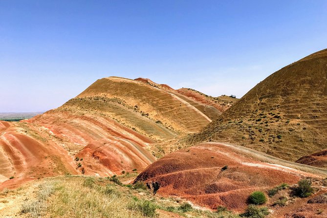 David Gareji and Real Rainbow Mountains Off-Road adventure + hike - Natlismtsemeli Monastery in the desert