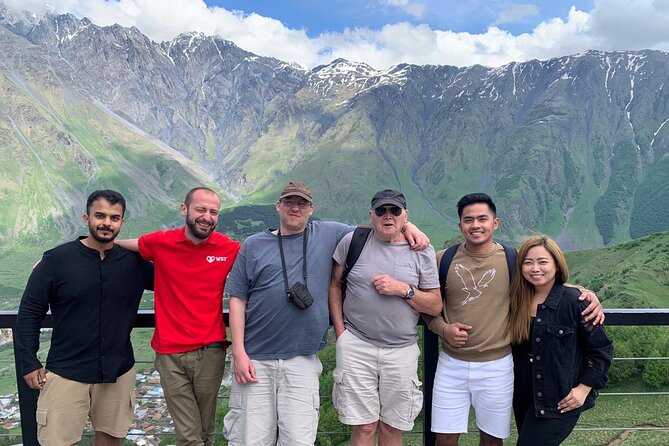 Day tour to mountains Jinvali lake, Ananuri, Kazbegi, Arch friendship - Guides, commentary, and the value of a group