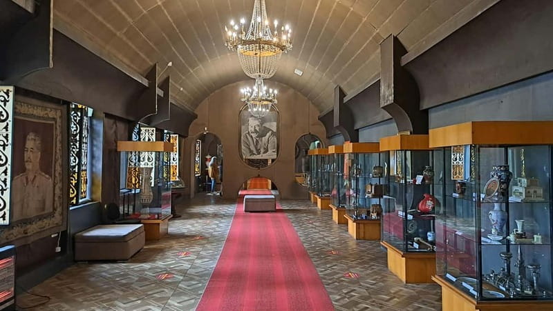 From Kutaisi: Gori and Uplistsikhe Cave town Guided Tour - Choosing the Stalin Museum or Ethnographic Museum