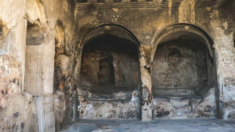 From Kutaisi: Gori and Uplistsikhe Cave town Guided Tour - What makes the guide important