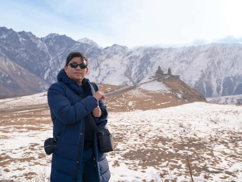 From Tbilisi: Guided Day Trip to Ananuri, Gudauri, & Kazbegi - Gudauri and the Friendship Monument