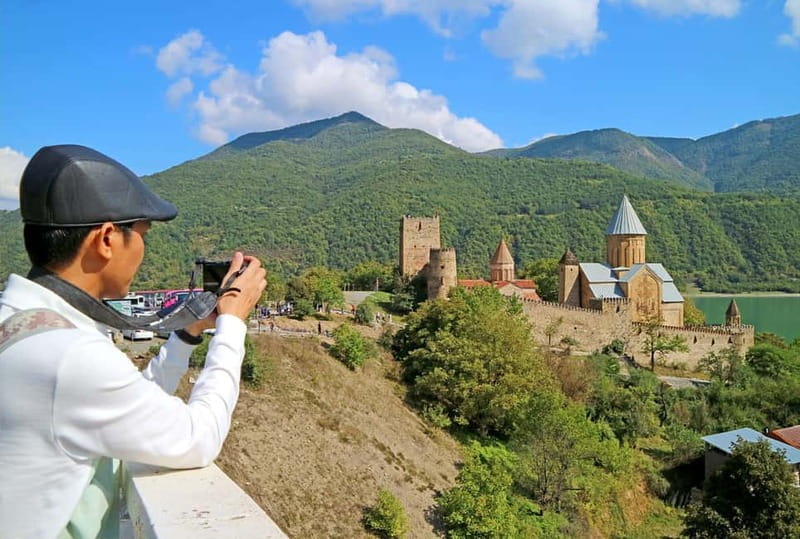 From Tbilisi: Guided Day Trip to Ananuri, Gudauri, & Kazbegi - Stepantsminda: the gateway to Gergeti