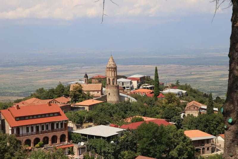 From Tbilisi: Kakheti & Sighnaghi Guided Day Trip with Wine - Walking the Sighnaghi Wall