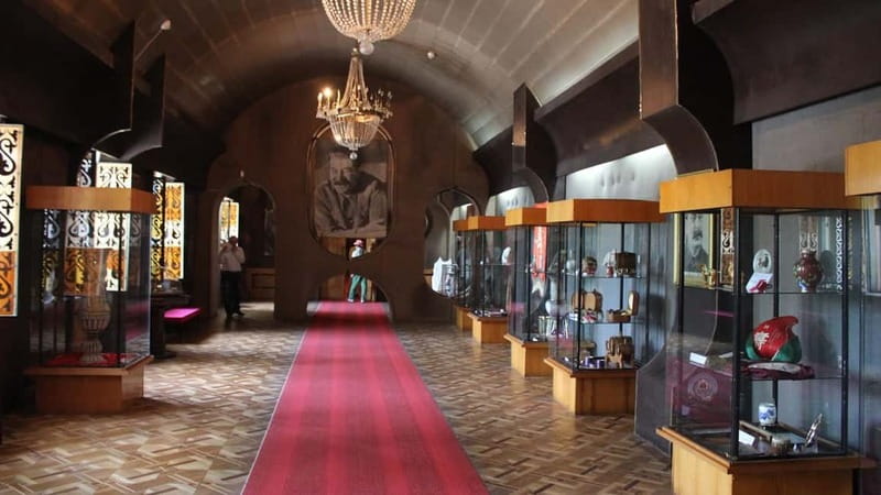 From Tbilisi:Mtskheta, and Uplistsikhe Day Trip-wine tasting - Gori and the Stalin Museum: a difficult piece of history