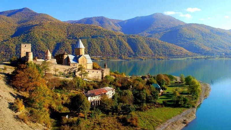 From Tbilisi to Kazbegi, Ananuri, Gudauri & Gergeti - Lunch, pacing, and the long ride home