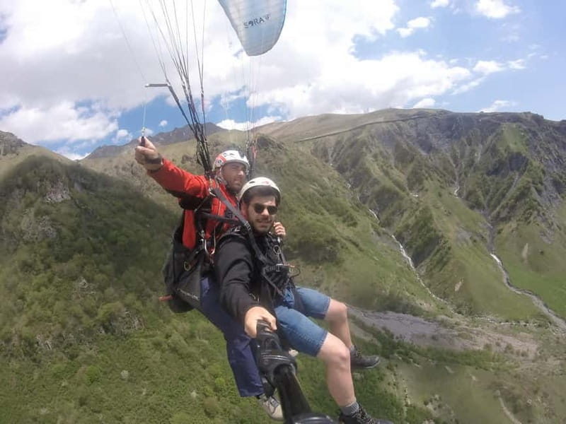 Georgia: Paragliding tandem flight in Gudauri with video - The mountain views over Gudauri