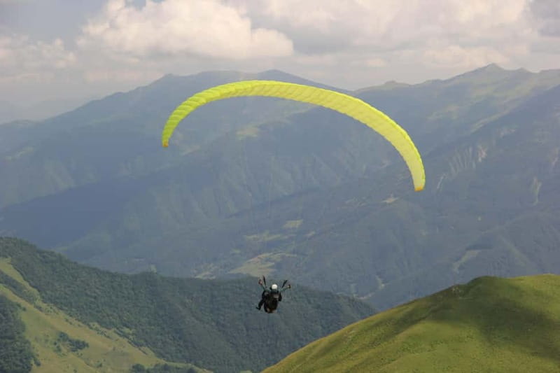 Georgia: Paragliding tandem flight in Gudauri with video - What a tandem flight feels like