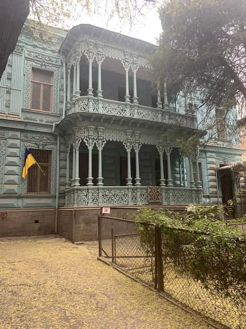 Historical walking tour of Tbilisi - From the Patriarchate to Anchiskhati Basilica
