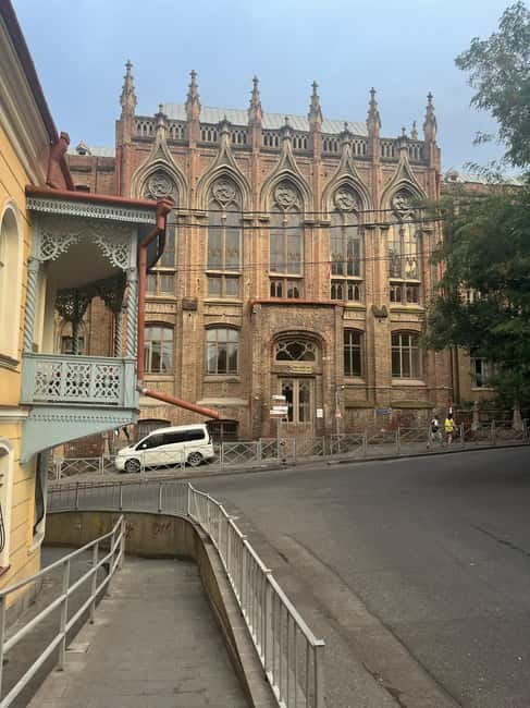Historical walking tour of Tbilisi - Meidan Bazaar, Sharden Street, and old-town details