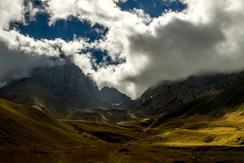 Juta: One Day Trip Hiking Towards Chaukhi Mountains - How the private format affects the experience