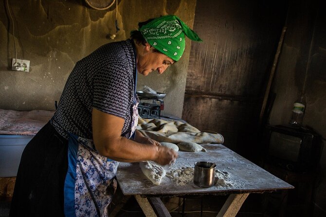 Kakheti - Small wineries and family-cooked lunch • Private tour - Badiauri turns bread and cheese into a proper stop
