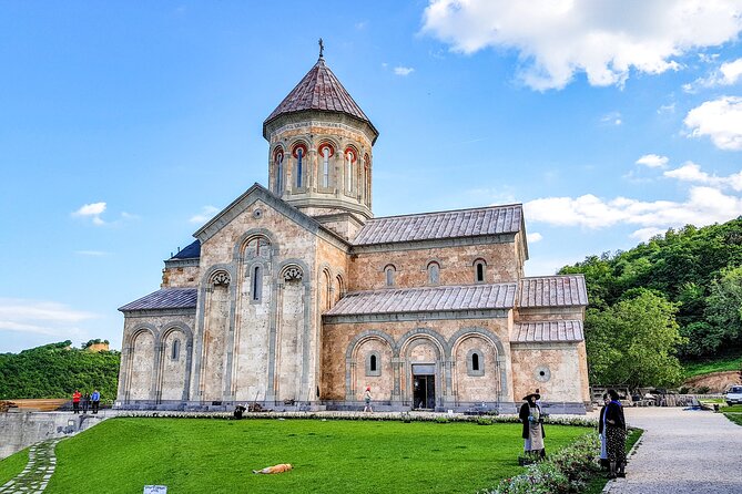 Kakheti Wine Tour for beginners - 3 wineries - The question of Gremi Castle and Kvareli Lake lunch