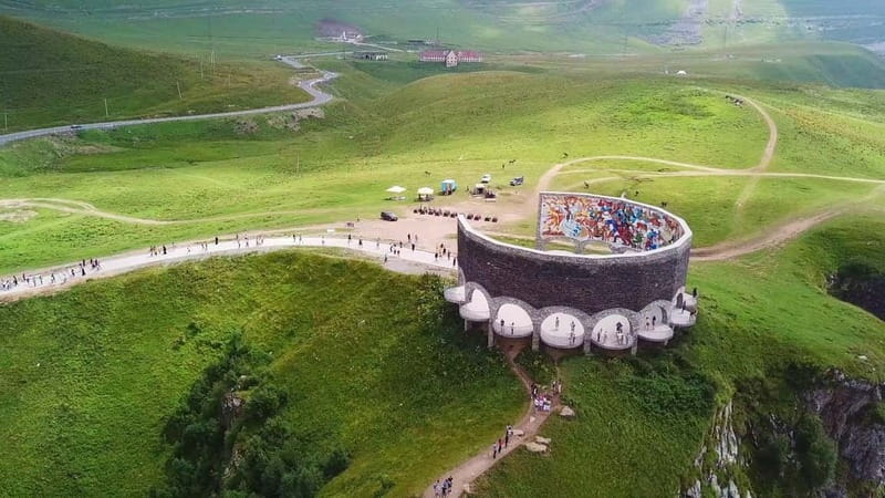 Kazbegi-Ananuri-Gergeti Private Tour - Who will enjoy this day most