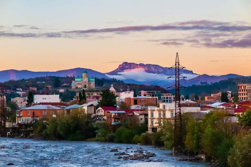 Kutaisi: Cultural Walking Tour - Walking through the Royal District
