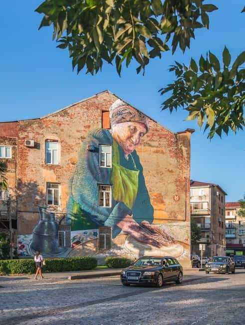 Kutaisi: Historic Walking Tour with Guide, 3 Hours - Walking through the Green Market