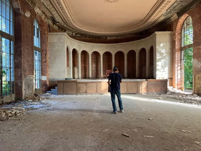 Kutaisi: Tskaltubo Abandoned Soviet-Era Spas Tour - Safety, walking, and what to pack