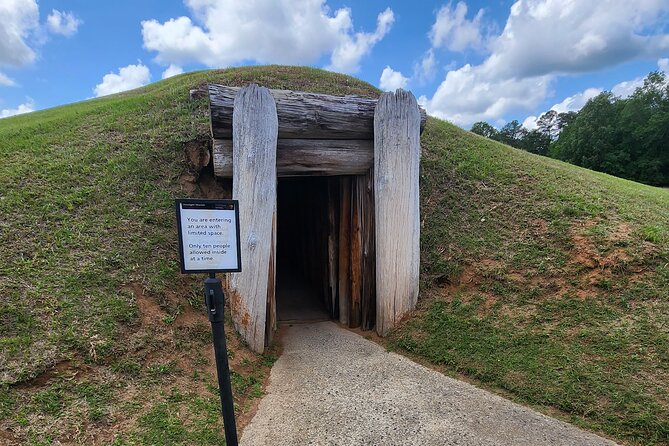 Ocmulgee Mounds Smartphone (GPS/APP) Guided History Walking Tour - Starting at the visitor center on Emery Highway