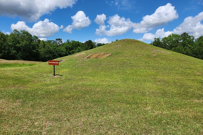 Ocmulgee Mounds Smartphone (GPS/APP) Guided History Walking Tour - Pausing inside the Earth Lodge