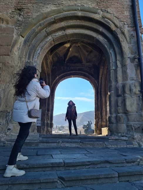 Old Tbilisi Highlights Walking Tour with Wine & 10 Tastings - What the guides add to the walk