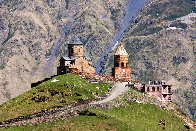 One Day Tour to Kazbegi - Ananuri Fortress: one hour of real history