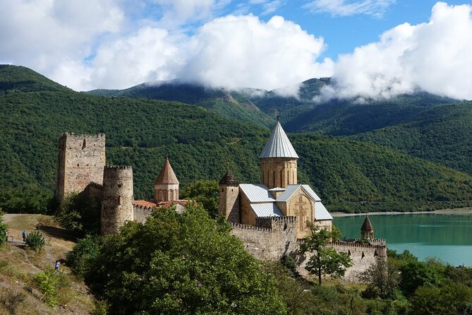 Private day Tour from Tbilisi to Kazbegi and Gudauri - What the private car adds to the day
