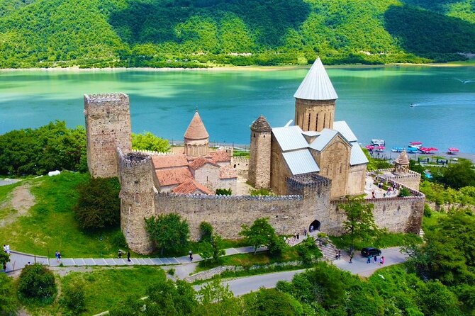 Private Kazbegi and Gudauri Mountain Tour - Ananuri Fortress and the Aragvi River
