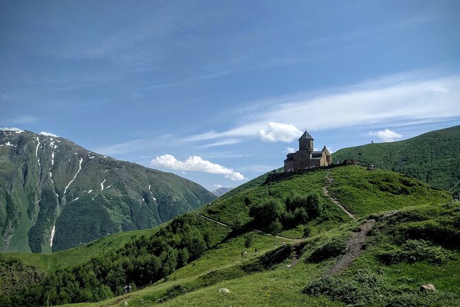 Private Kazbegi Tour: Gergeti, Ananuri & Scenic Views - Pasanauri: khinkali and two rivers meeting