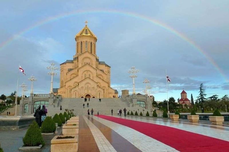 Private Tbilisi City Tour from Yerevan - Walking down through Abanotubani