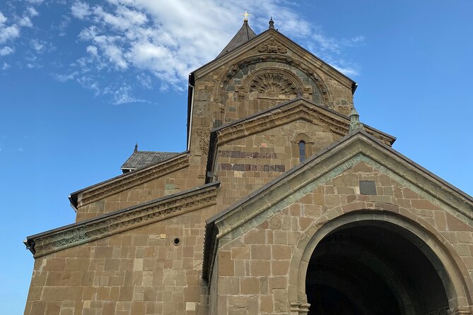 Private Walking Tour in Tbilisi and Mtskheta Old Town - Metekhi Cathedral above the Mtkvari River