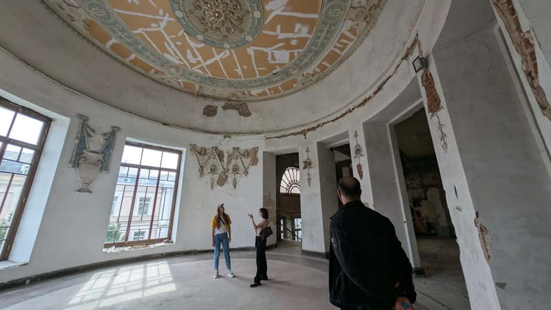 Soviet Bunker - Tbilisi Urbex tour - The military control room and Soviet relics