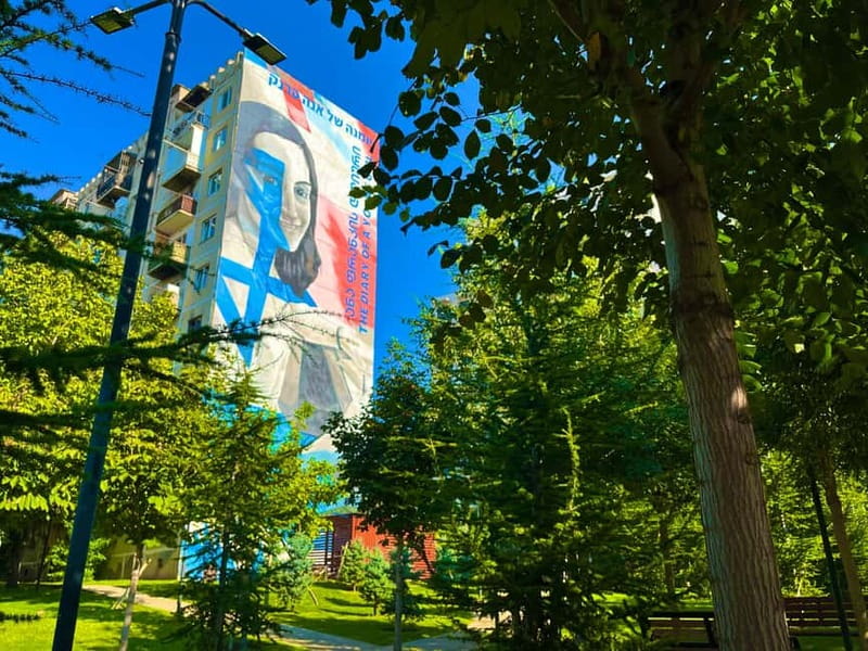 Tbilisi: 100+ Graffiti & Murals, Street Art Guided Tour - Key points at a glance