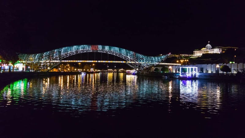 Tbilisi: 2-hours Midnight Express Guided Tour - Rustaveli Avenue to Liberty Square