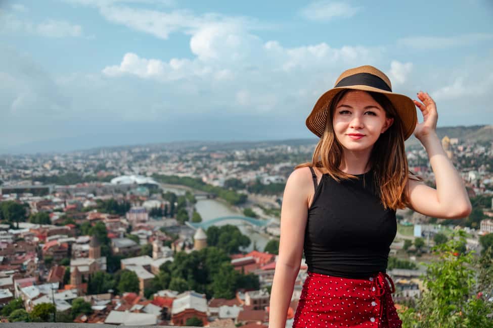 Tbilisi: 3 Cable Cars Tour with Optional Lunch - Turtle Lake to Vake on a Soviet-era cable car