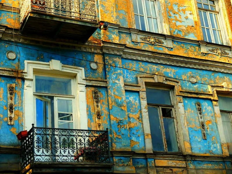 Tbilisi: Alternative (All Inclusive) City Tour, Lunch & Wine - Guide quality and the small-group advantage