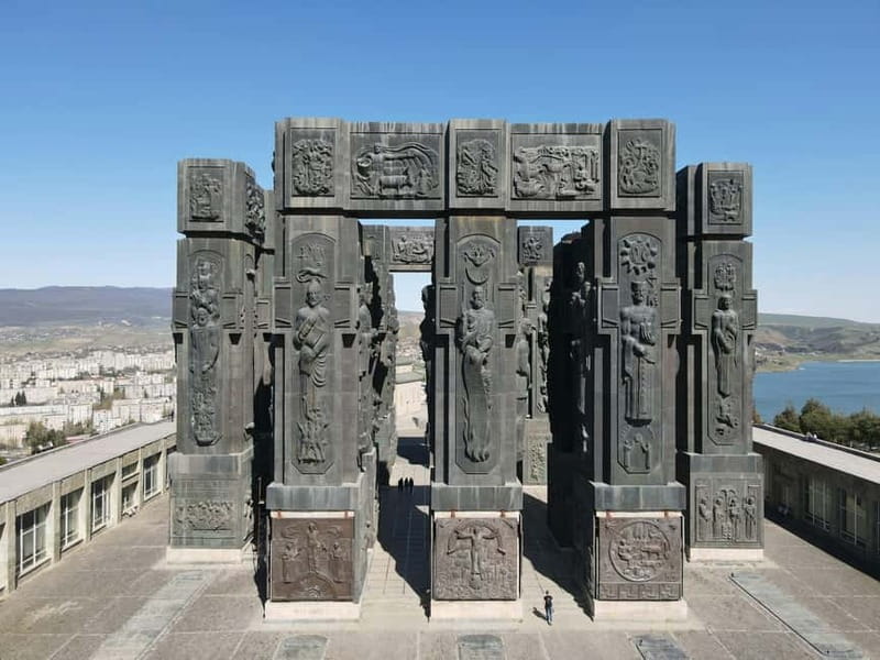 Tbilisi: Chronicle of Georgia Guided Tour - The guide’s role: history with a personal voice