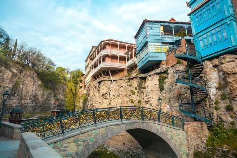 Tbilisi: Chronicle of Georgia, Old-town, Lake & 2 Cable Cars - Key Points at a Glance