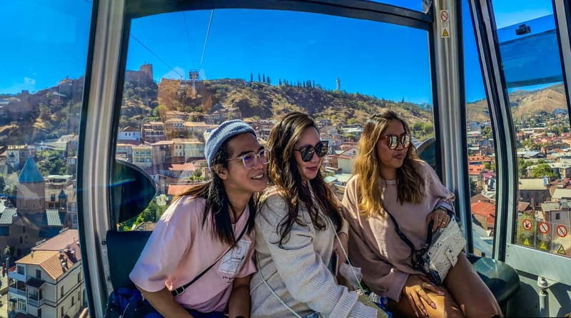 Tbilisi: City Highlights Guided Walking Tour - Sioni Cathedral and the bakery break