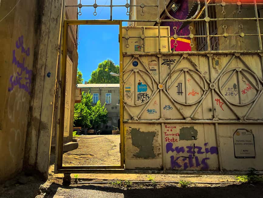 Tbilisi: City of Contrasts Guided Tour with Cable Car Ride - Food and drink: a small but useful local introduction